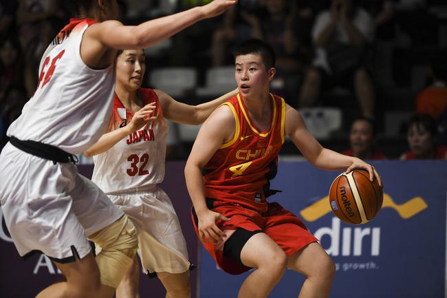 星空体育-CBA选秀热门球员李佳明签约NBA球队，引发中国篮球迷热议